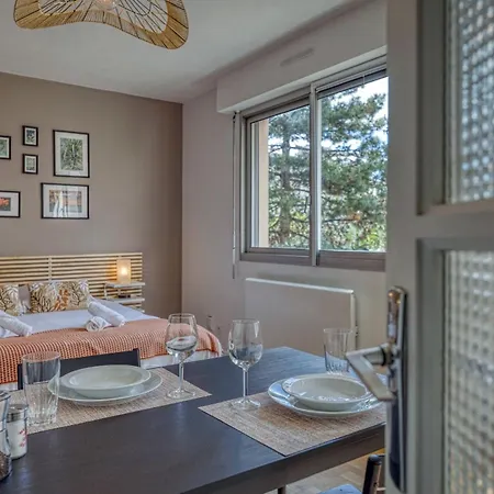 Le Lussac Apartment *